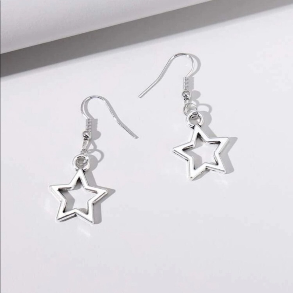 🛍️ Star charm drop earrings